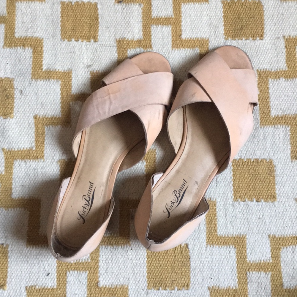Lucky brand nude flats